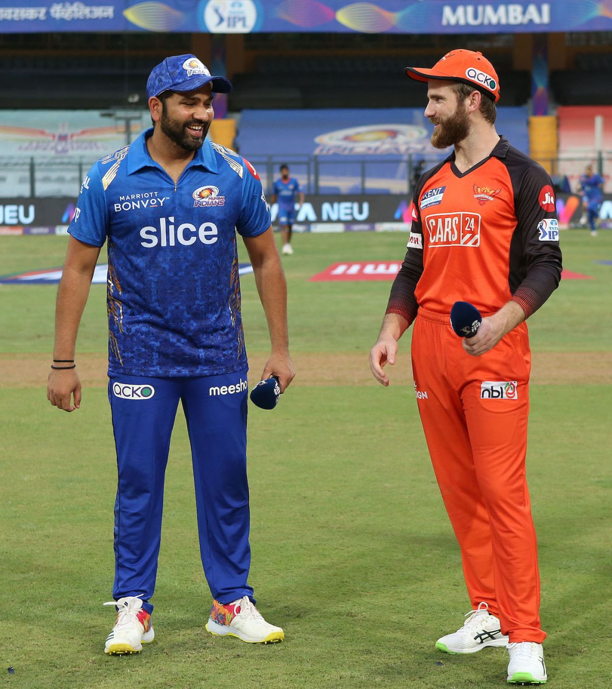 Rohit Sharma and Kane Williamson, both desperate for a few good runs, at the toss, Mumbai Indians vs Sunrisers Hyderabad, IPL 2022, Wankhede Stadium, Mumbai, May 17, 2022