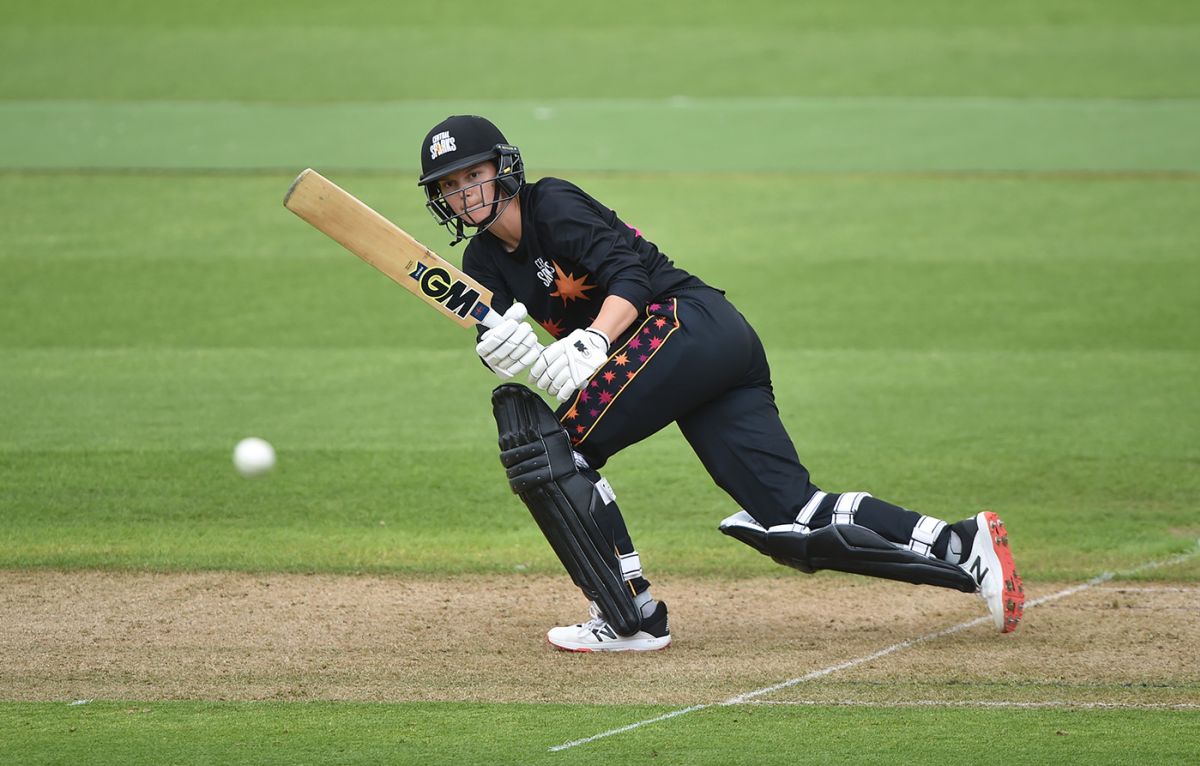 Amy Jones gets down to sweep, Central Sparks vs Sunrisers, Edgbaston, Charlotte Edwards Cup, May 21, 2022