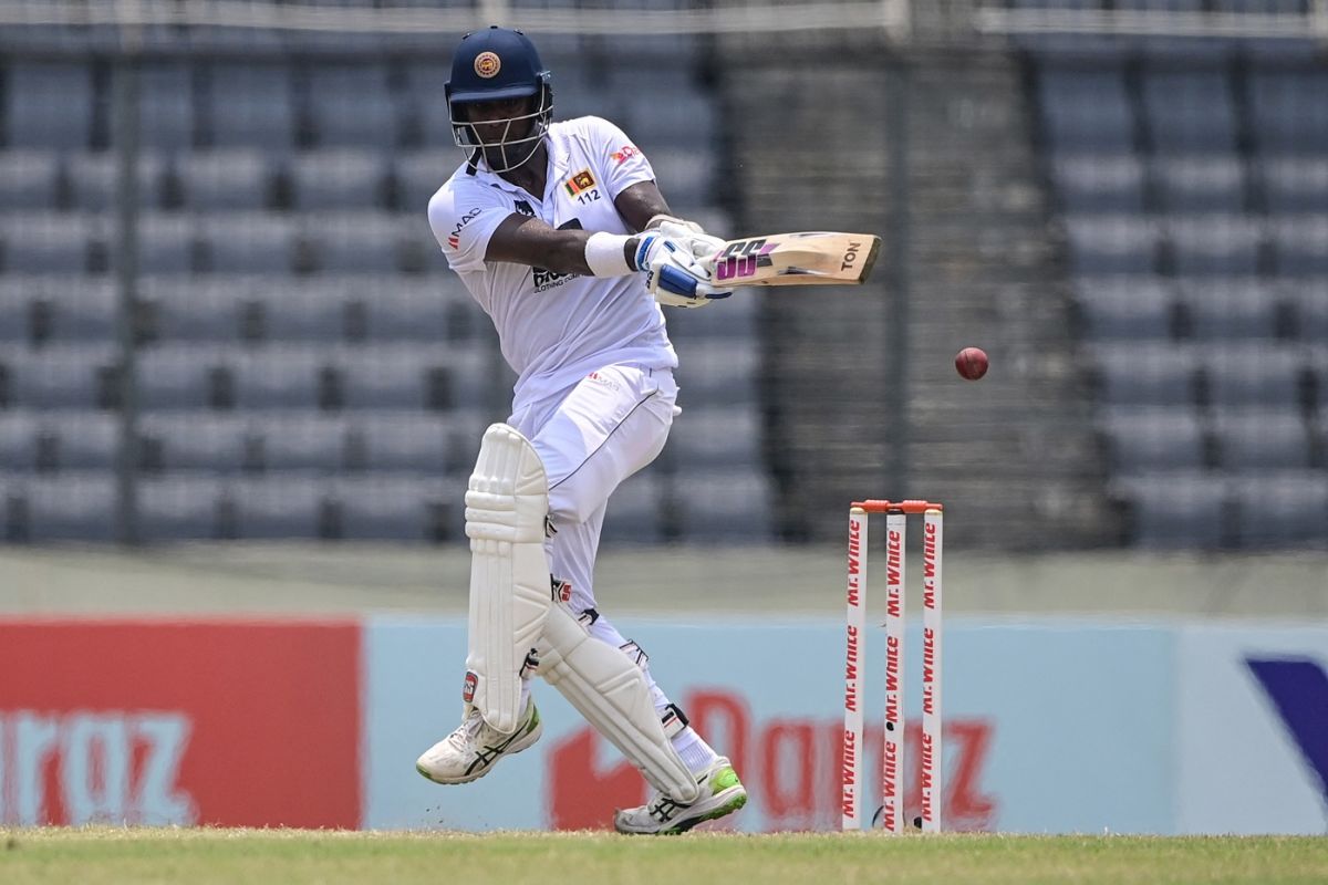 Angelo Mathews plays the pull as he once again steadied the ship for Sri Lanka, Bangladesh vs Sri Lanka, 2nd Test, Mirpur, Day 3, May 25, 2022