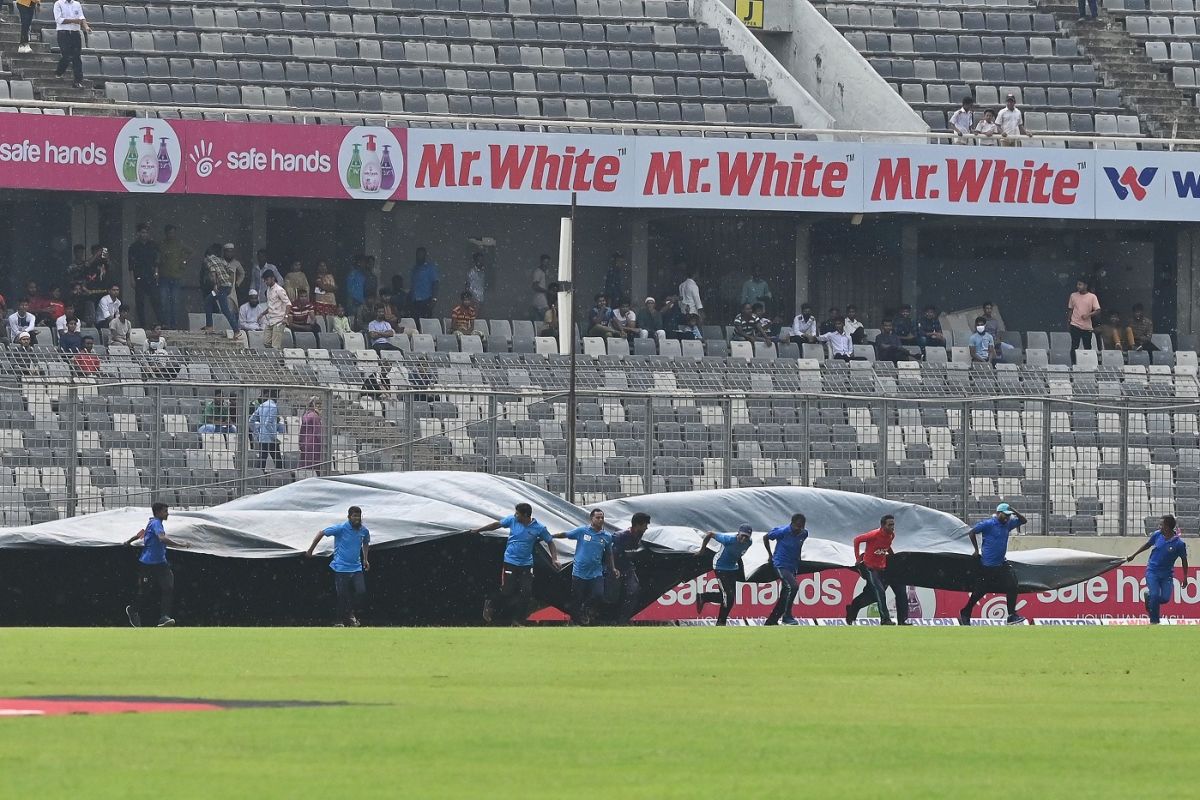 Persistent rain delayed the start of the second session, Bangladesh vs Sri Lanka, 2nd Test, Mirpur, Day 3, May 25, 2022