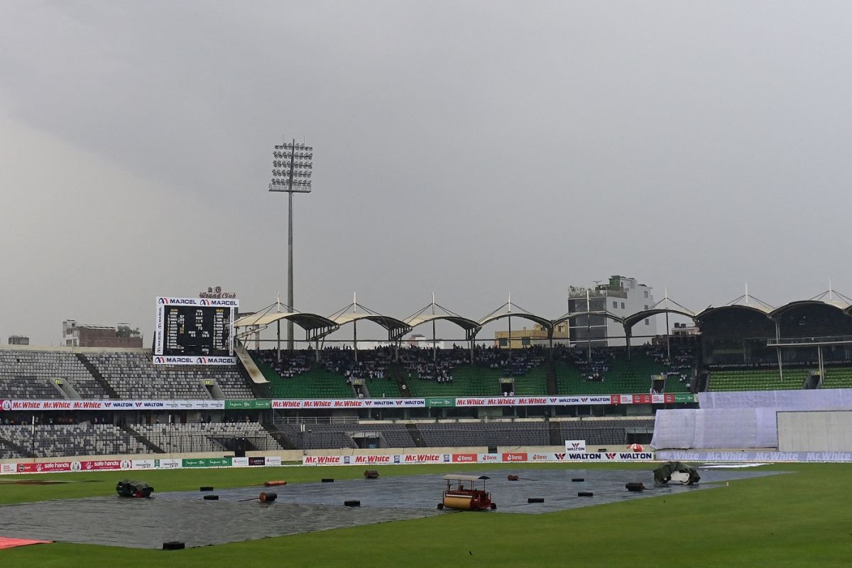 Heavy rain made its way to Mirpur with the start of the second session getting delayed, Bangladesh vs Sri Lanka, 2nd Test, Mirpur, Day 3, May 25, 2022