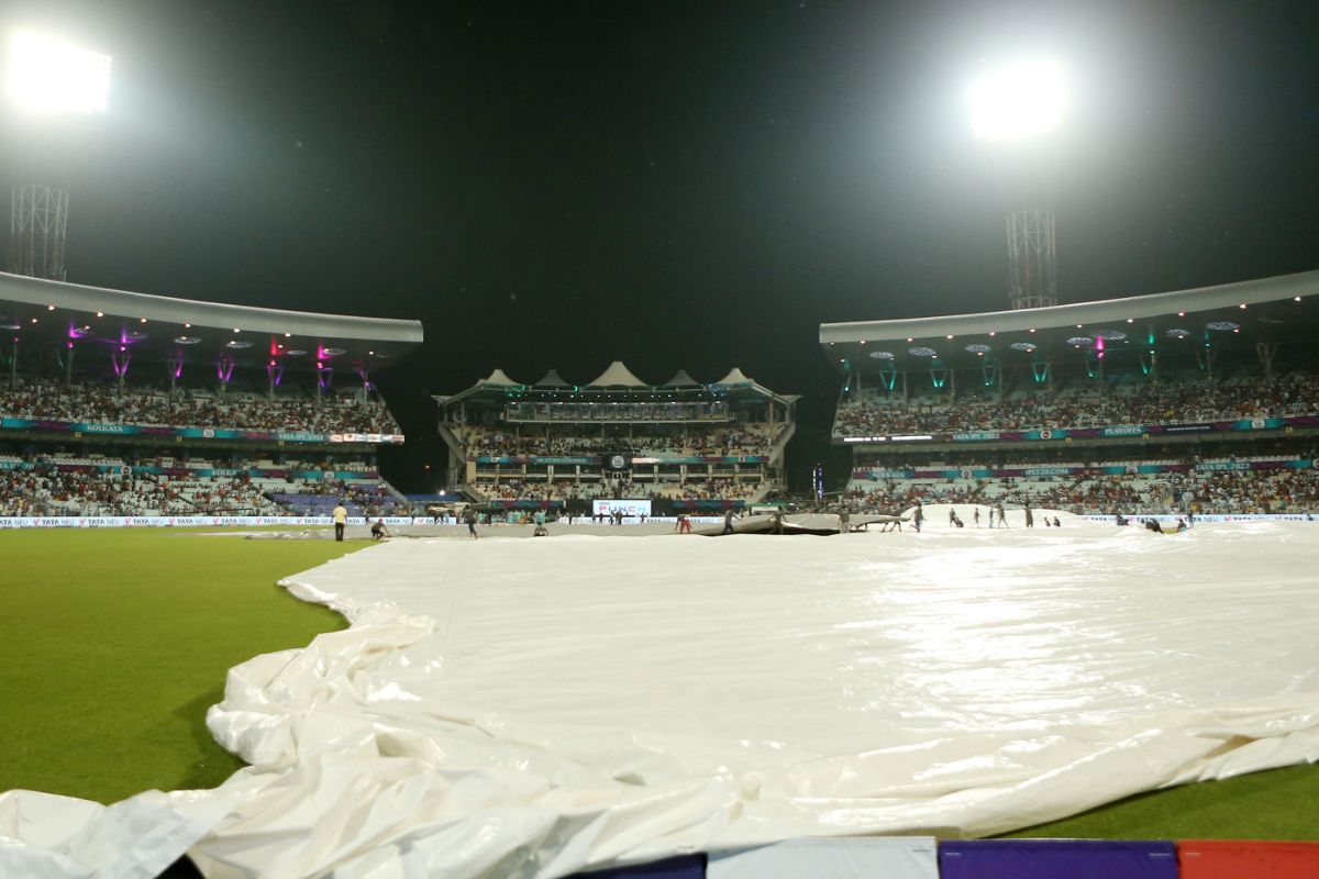 The covers came on right at toss time, Lucknow Super Giants vs Royal Challengers Bangalore, IPL 2022, Eliminator, Kolkata, May 25, 2022