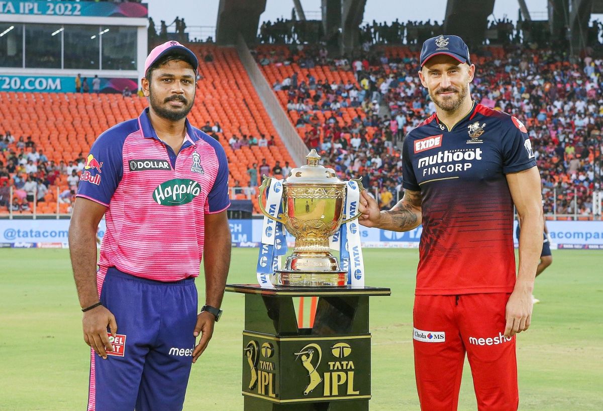 Sanju Samson and Faf du Plessis pose with the IPL trophy, Rajasthan Royals vs Royal Challengers Bangalore, IPL 2022 Qualifier 2, Ahmedabad, May 27, 2022