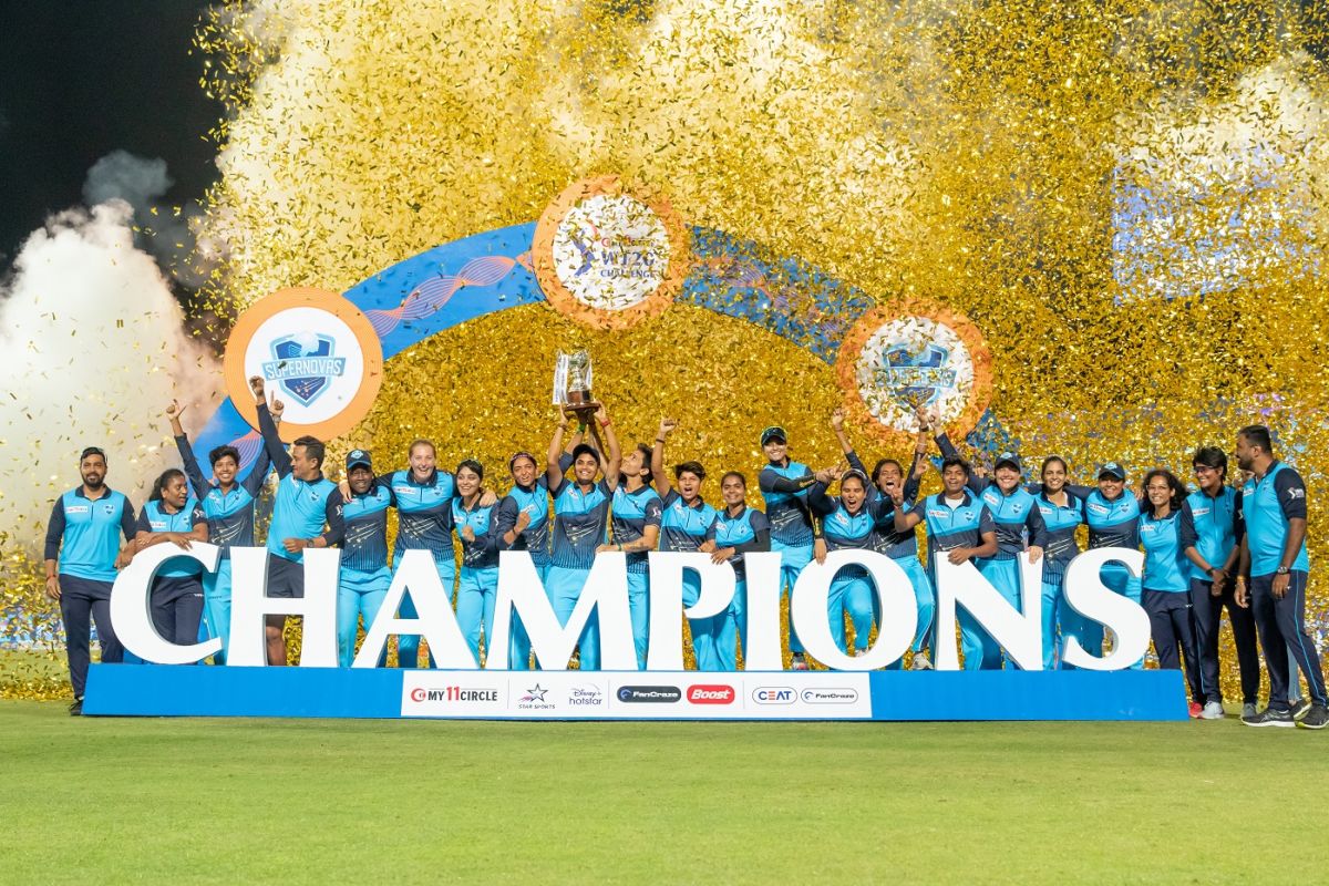 The Supernovas players and the support staff pose with the trophy, Supernovas vs Velocity, final, Women's T20 Challenge, Pune, May 28, 2022
