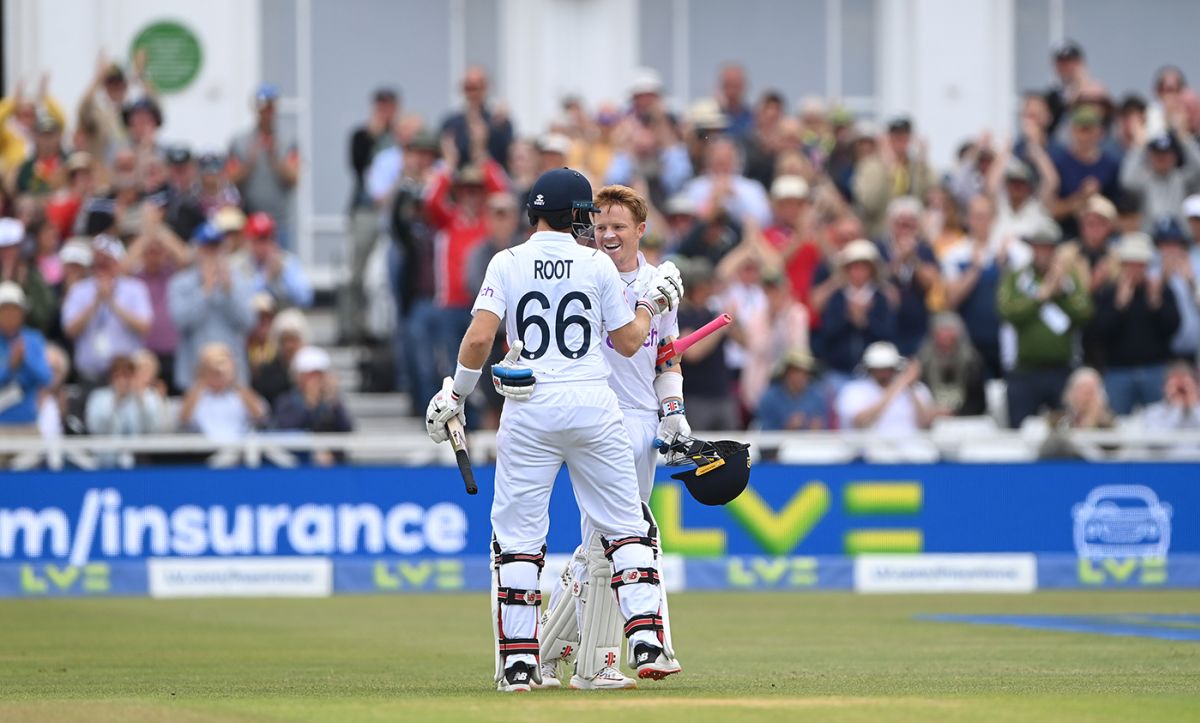 Joe Root congratulates Ollie Pope on his first hundred at home