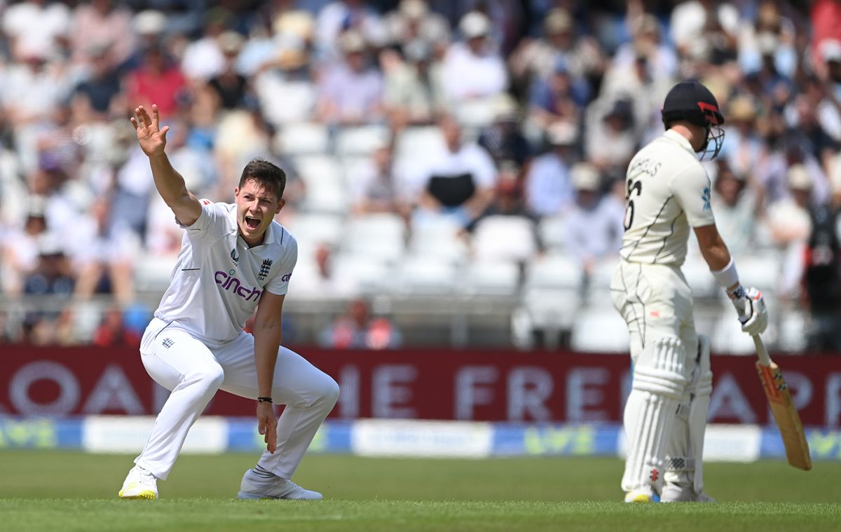 Matt Potts appeals unsuccessfully for an lbw, 3rd Test, England vs New Zealand, Headingley, June 23, 2022