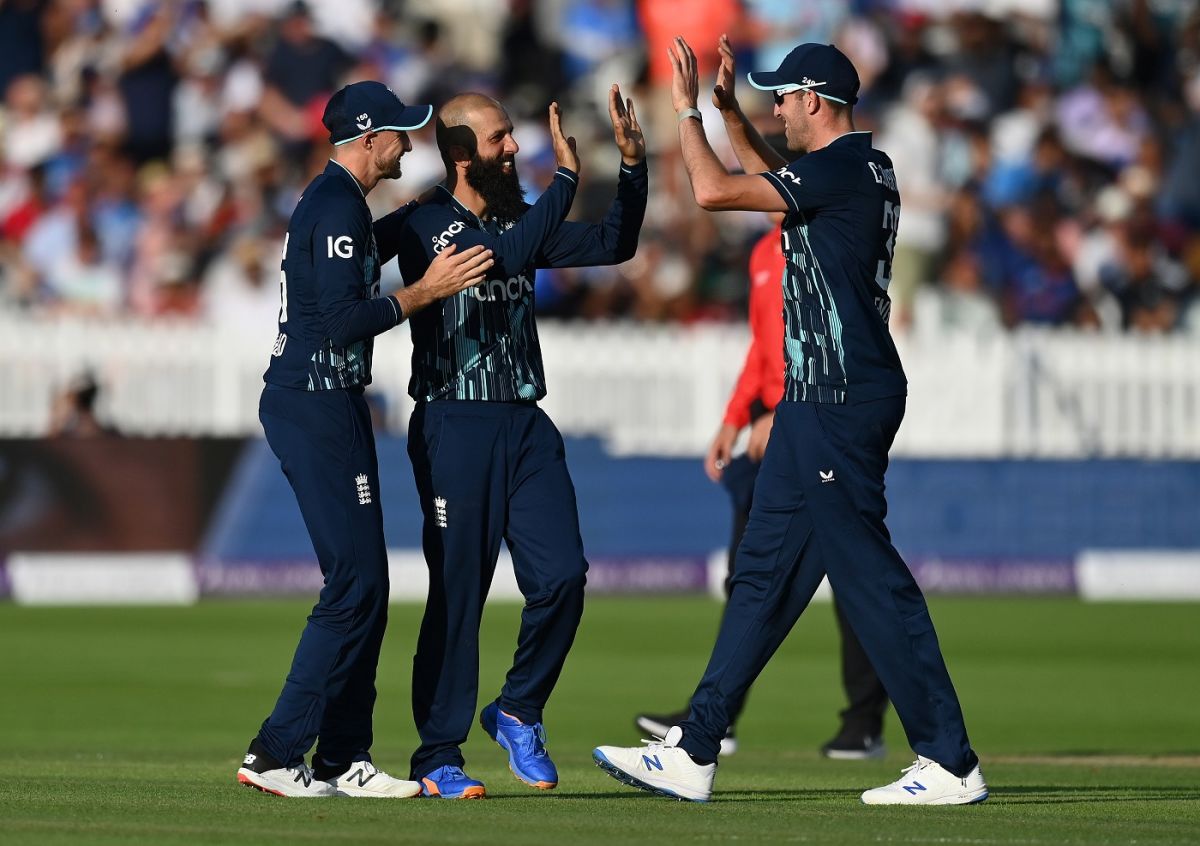 Moeen Ali is congratulated after a wicket, England vs India, 2nd ODI, Lord's, London, July 14, 2022 