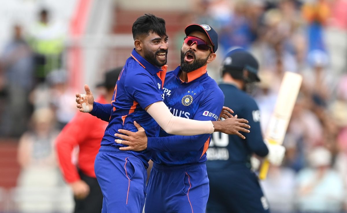 Mohammed Siraj and Virat Kohli celebrate a wicket, England vs India, 3rd ODI, Manchester, July 17, 2022