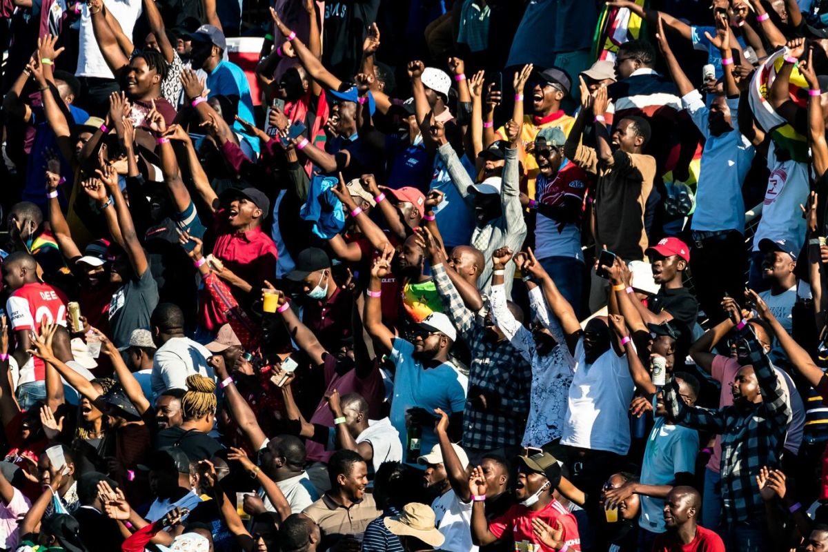 The Harare crowd enjoys a fabulous fightback from Zimbabwe ...