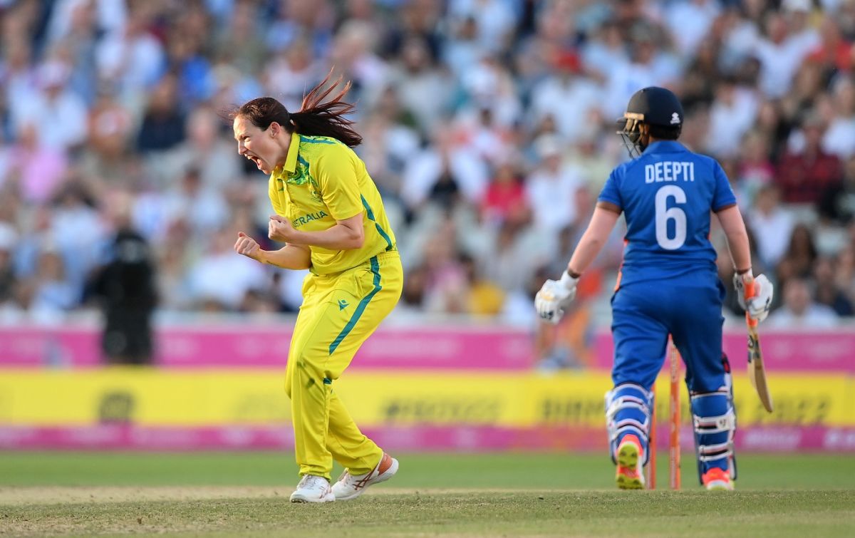 Megan Schutt is pumped up after getting rid of Deepti Sharma for 13, Australia vs India, Commonwealth Games 2022 final, Birmingham, August 7, 2022