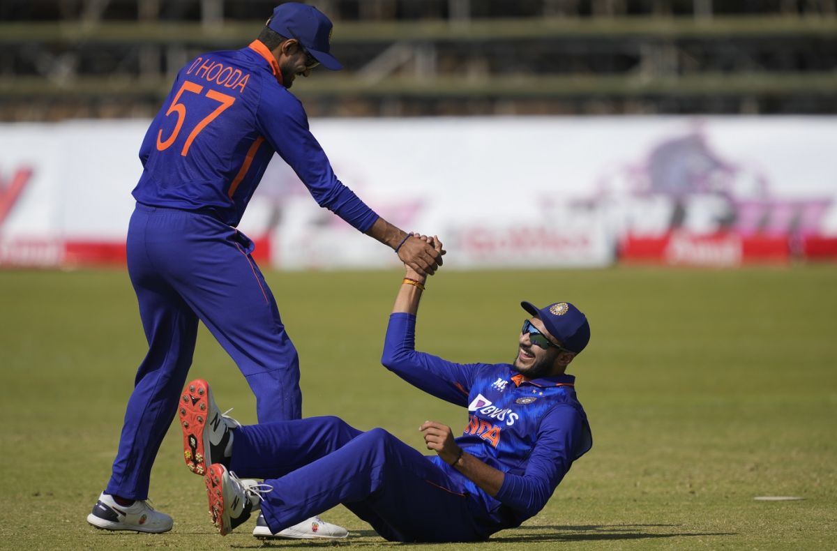 IND vs SL LIVE, IND SL 1st T20, Deepak Hooda, Axar Patel, Shubman Gill, Ruturaj Gaikwad, Sanju Samson, Rahul Tripathi, India vs SriLanka LIVE, Hardik Pandya