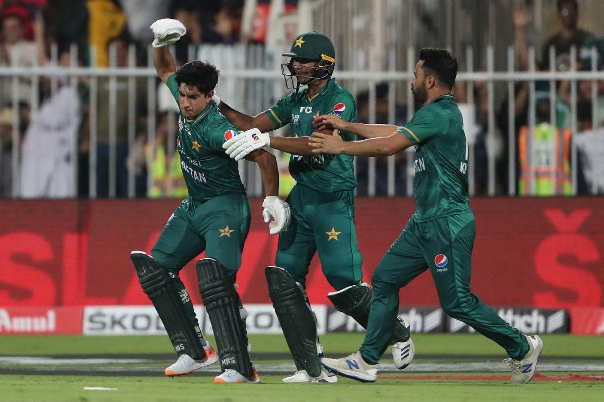 Naseem Shah is joined by his team-mates in celebrating an epic win, Afghanistan vs Pakistan, Asia Cup Super 4s, Sharjah, September 7, 2022