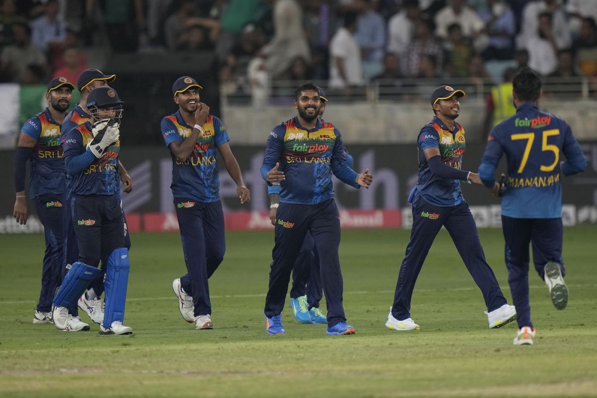 The Sri Lanka players celebrate a wicket, Sri Lanka vs Pakistan, Asia Cup final, Dubai, September 11, 2022