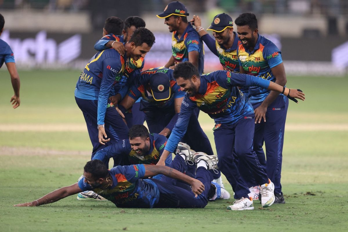 The Sri Lanka players celebrate their victory, Sri Lanka vs Pakistan, Asia Cup final, Dubai, September 11, 2022