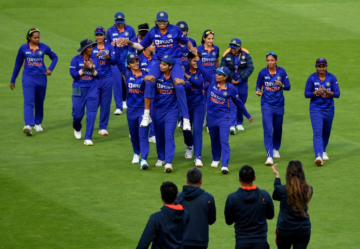 A last goodbye to Jhulan Goswami's fans, on the shoulders of her team-mates, England vs India, 3rd ODI, Lord's, London, September 24, 2022
