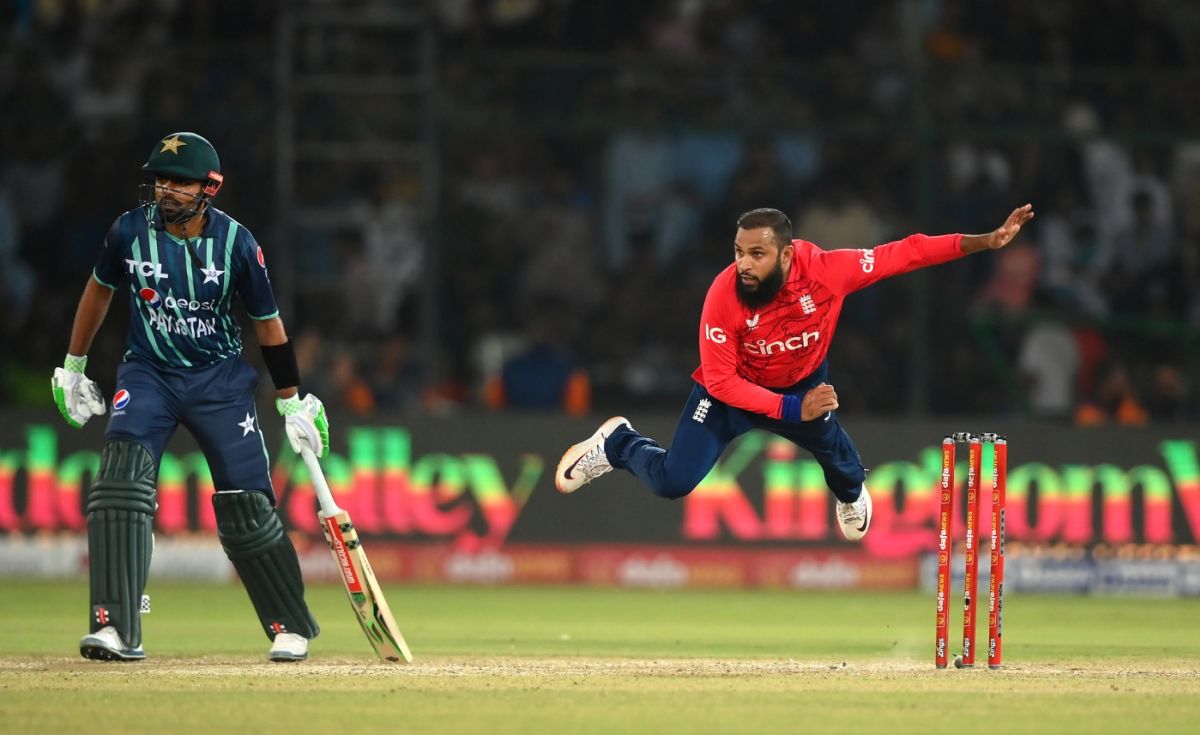 Adil Rashid bowls during the fourth T20I, Pakistan vs England, 4th T20I, Karachi, September 25, 2022