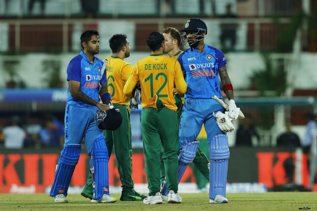 Suryakumar Yadav and KL Rahul have a post-match handshake with the South African players, India vs South Africa, 1st T20I, Thiruvananthapuram, September 28, 2022
