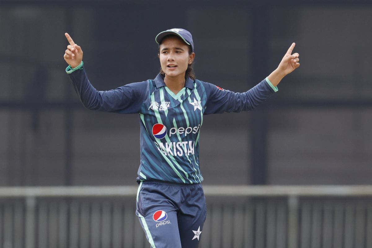Omaima Sohail picked up 3 for 19 in three overs