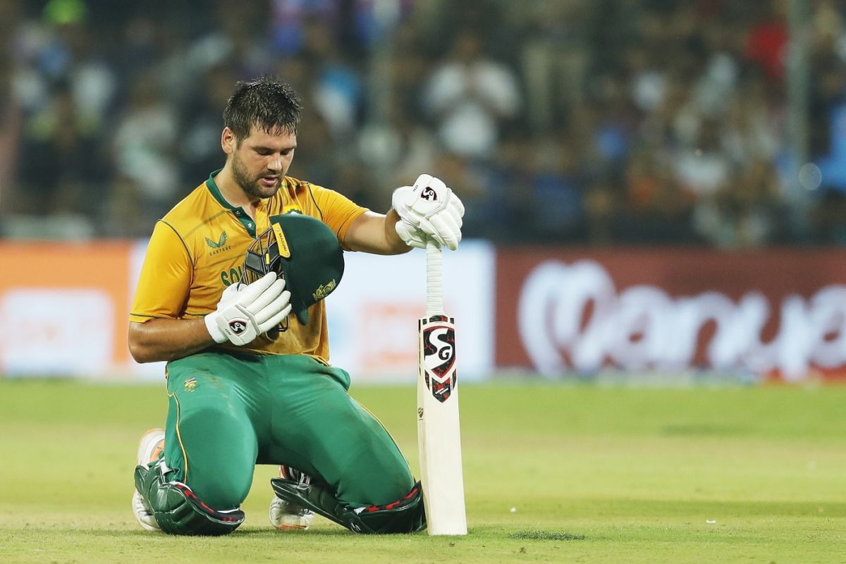 Rilee Rossouw says a silent prayer after reaching his maiden T20I ton, India vs South Africa, 3rd T20I, Indore, October 4, 2022