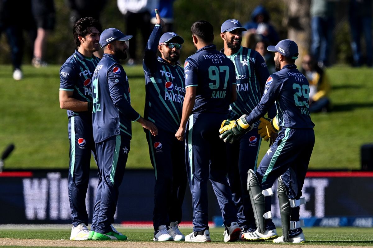 Pakistan players celebrate a wicket, Bangladesh vs Pakistan, New Zealand T20I Tri-Series, Christchurch, October 7, 2022,

