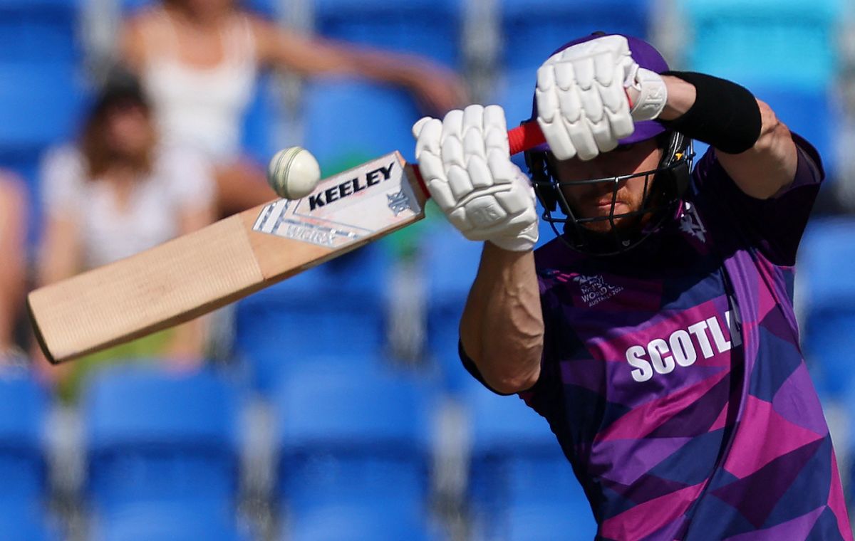Michael Jones plays a short ball, Ireland vs Scotland, Group B, T20 World Cup, Hobart, October 19, 2022