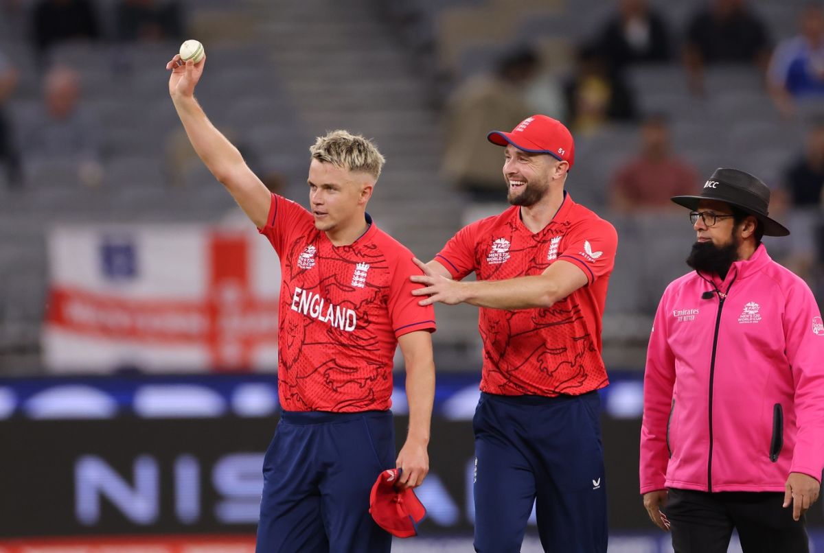 Sam Curran shows off the ball after getting his fifth wicket, Afghanistan vs England, Men's T20 World Cup 2022, Super 12s, Group 1, Perth, October 22, 2022