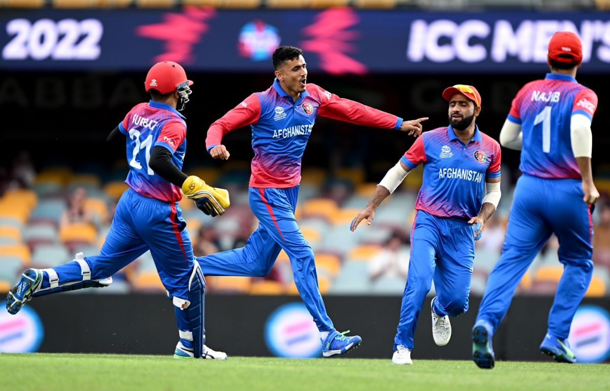 Mujeeb Ur Rahman is up and running after castling Pathum Nissanka with a peach, Afghanistan vs Sri Lanka, Men's T20 World Cup, Brisbane, November 1, 2022