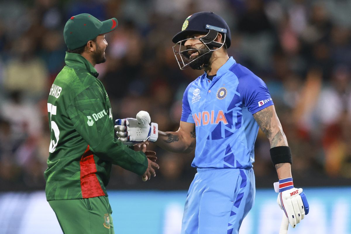 Virat Kohli and Shakib Al Hasan have a mid-wicket chat due to a no-ball call, Bangladesh vs India, ICC Men's T20 World Cup 2022, Adelaide, November 2, 2022
