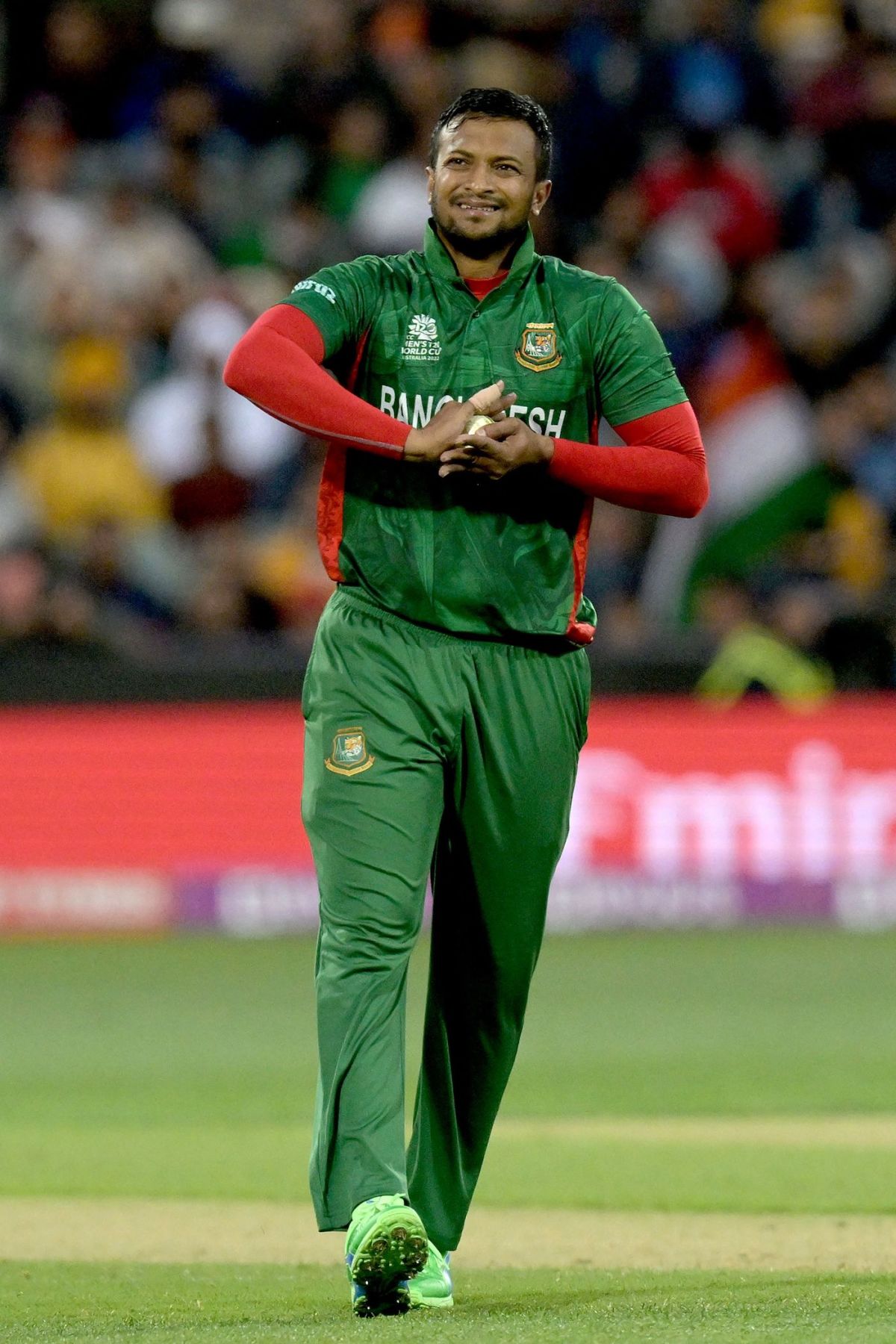 shakib-al-hasan-picked-up-two-wickets-including-the-key-one-of