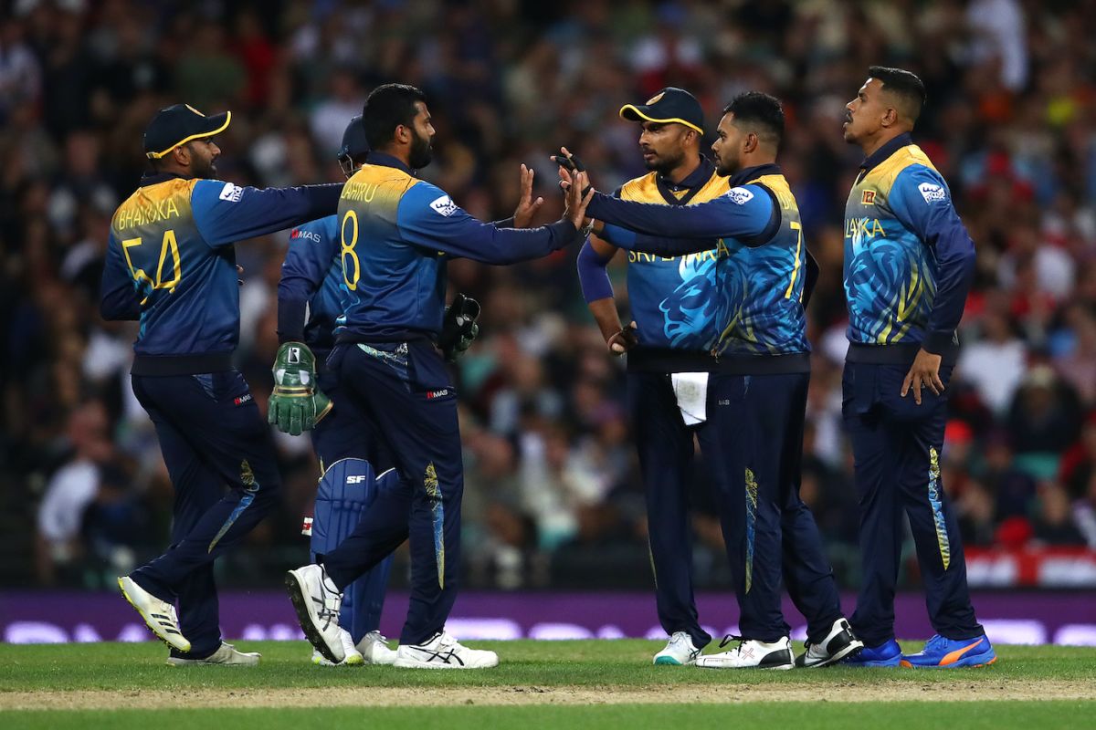 Dhananjaya de Silva, along with Sri Lanka's other spinners, made the chase tricky, England vs Sri Lanka, ICC Men's T20 World Cup 2022, Sydney, November 5, 2022
