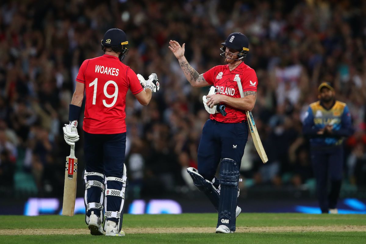 Chris Woakes and Ben Stokes are happy after completing the win, England vs Sri Lanka, ICC Men's T20 World Cup 2022, Sydney, November 5, 2022
