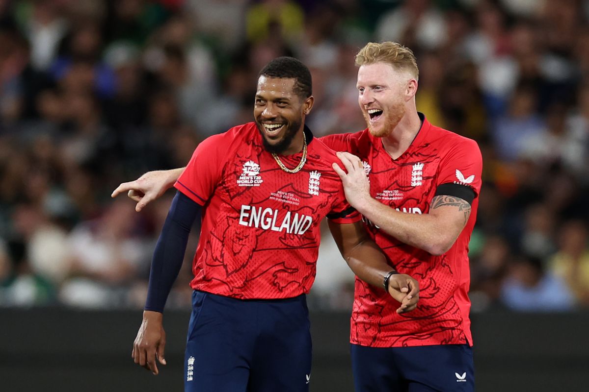 Chris Jordan and Ben Stokes are all smiles after the wicket of Shadab Khan, England vs Pakistan, Men's T20 World Cup 2022, final, November 13, 2022