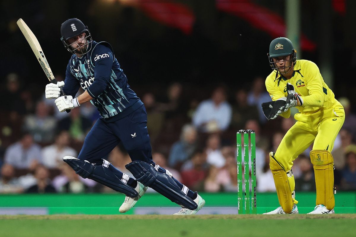 James Vince tucks the ball leg side on his way to fifty | ESPNcricinfo.com