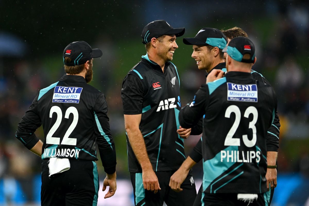 Tim Southee took a good catch to dismiss Rishabh Pant | ESPNcricinfo.com