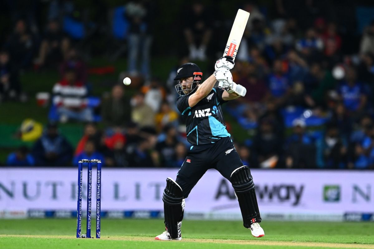 Kane Williamson opens up the off side, New Zealand vs India, 2nd T20I, Mount Maunganui, November 20, 2022
