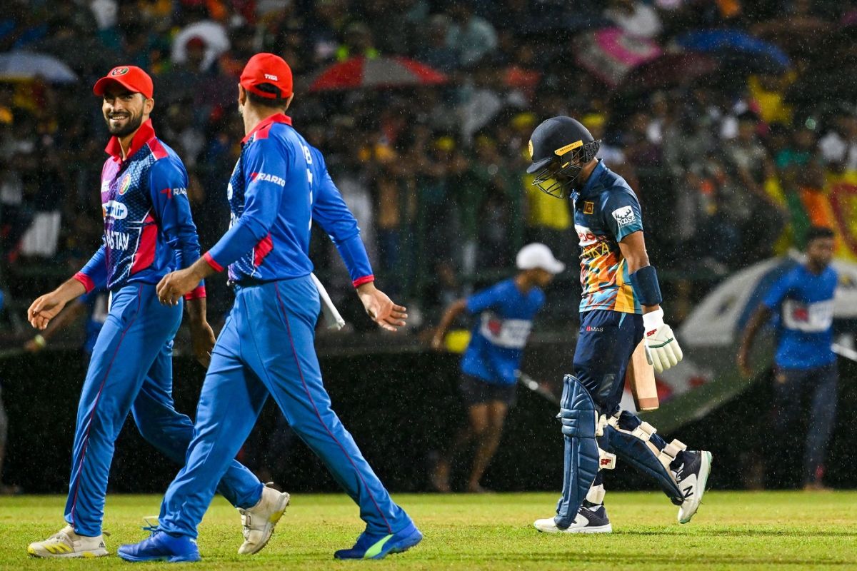 Ibrahim Zadran, Mohammad Nabi and Pathum Nissanka walk off the field as rain interrupts play, Sri Lanka vs Afghanistan, 2nd men's ODI, Pallekele, November 27, 2022