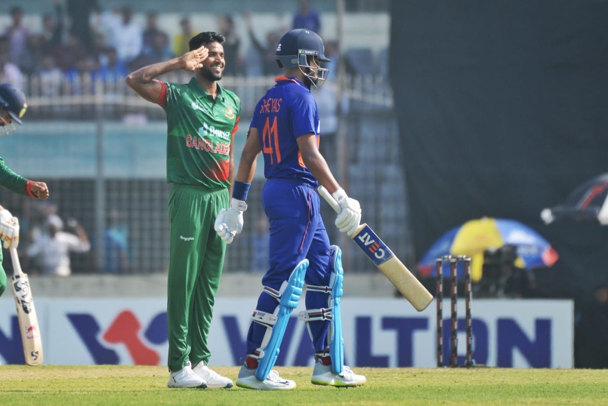 Ebadot Hossain pulls out his signature celebration after getting rid of Shreyas Iyer, Bangladesh vs India, 1st ODI, Dhaka, December 4, 2022