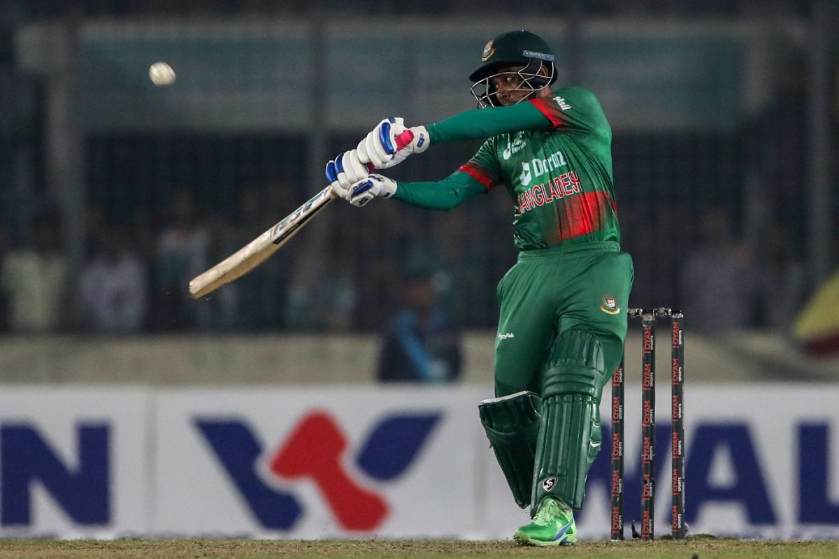 Mehidy Hasan Miraz smacks on one the off-side, Bangladesh vs India, 1st ODI, Dhaka, December 4, 2022