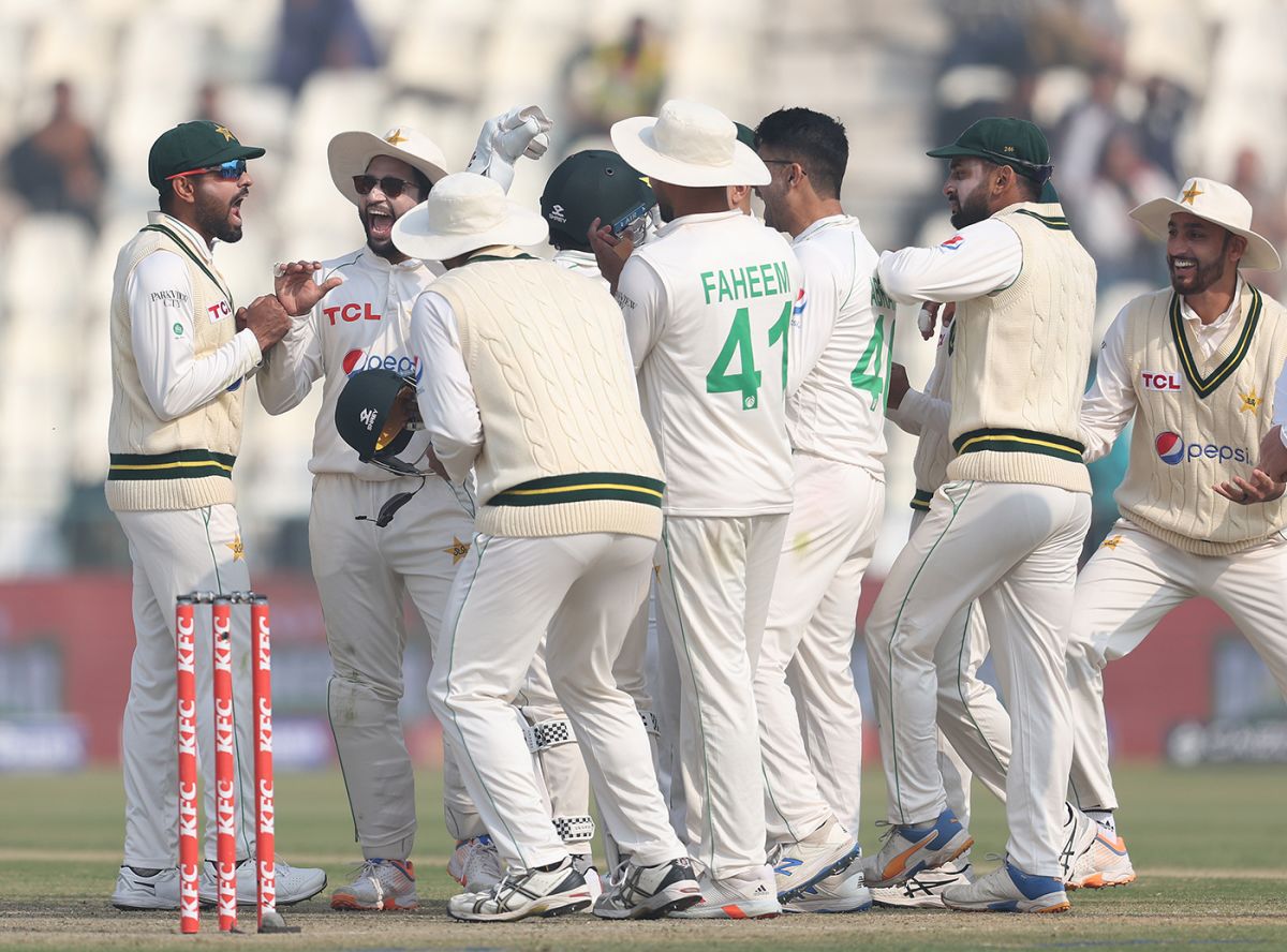 Pakistan Celebrate As Ben Duckett Is Given Out On Review | ESPNcricinfo.com