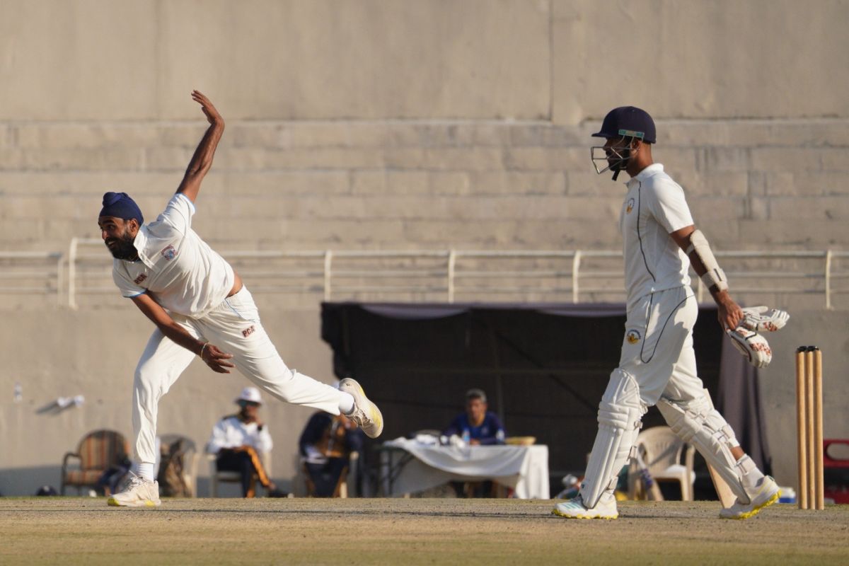 Baltej Singh bowls