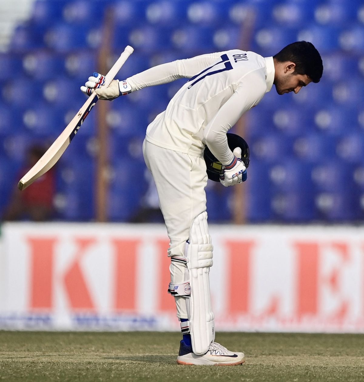 Shubman Gill Bows In Celebration After His Maiden Test Ton ...