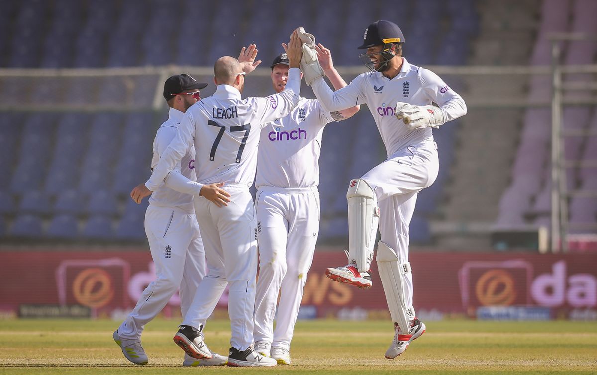 Ben Foakes jumps for joy as Jack Leach strikes, Pakistan vs England, 3rd Test, 3rd day, Karachi, December 19, 2022