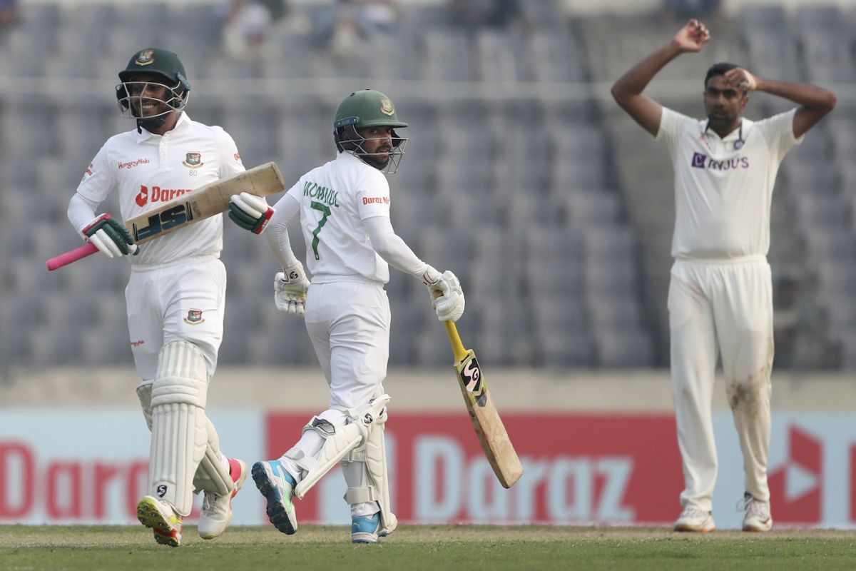 Mehidy Hasan Miraz And Mominul Haque Had A Run Stand Espncricinfo Com