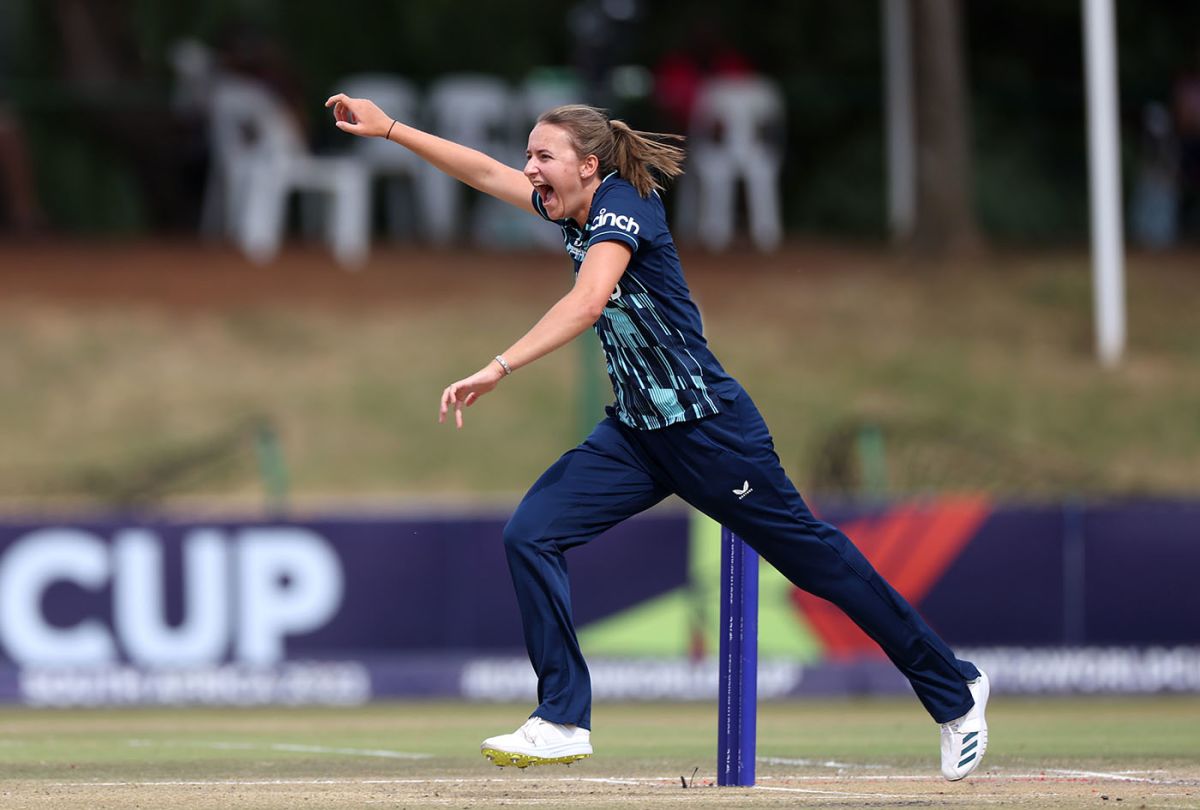 Hannah Baker celebrates the wicket of Shafali Verma, India vs England, U-19 Women's T20 World Cup, final, Potchefstroom, January 29, 2023
