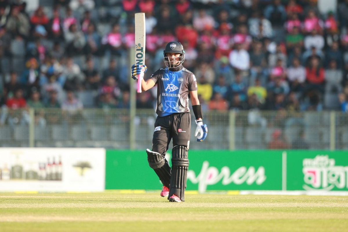 Usman Ghani scored 73 off 55 balls to take Dhaka Dominators to 144 for ...