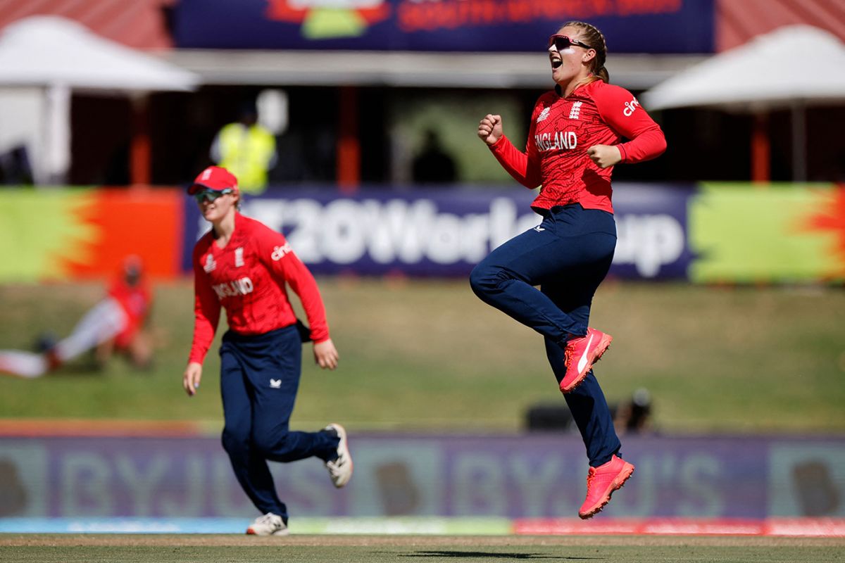 Sophie Ecclestone Claimed The Big Wicket Of Hayley Matthews ...