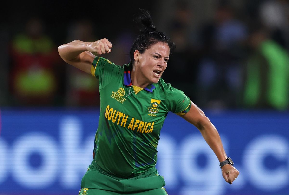 Marizanne Kapp struck in her second over to remove Ellyse Perry ...