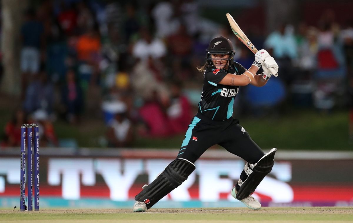 Amelia Kerr used the crease well against spin | ESPNcricinfo.com