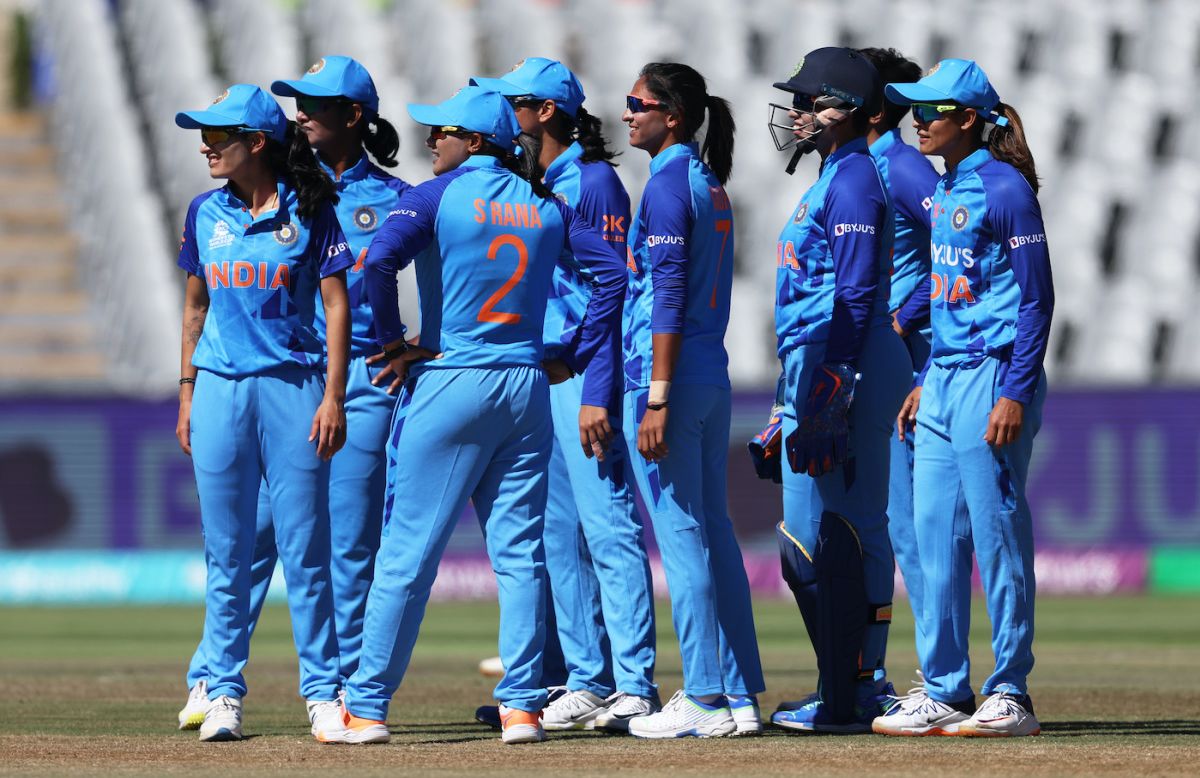 Harmanpreet Kaur And Co Look At The Big Screen | ESPNcricinfo.com