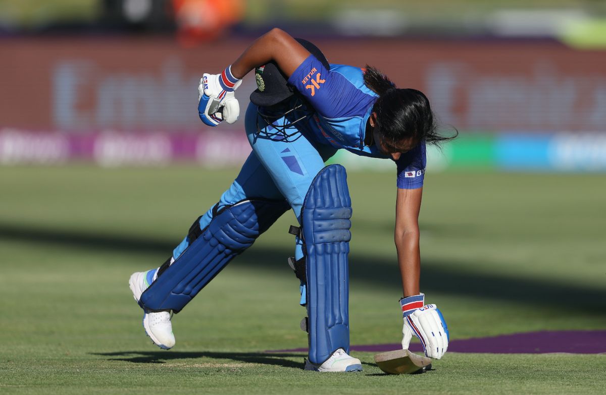 Harmanpreet Kaur gets into the doubleteapot position after getting out